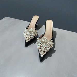 Vintage ladies shoes w pearls